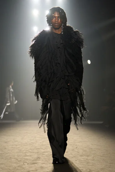 Look 10